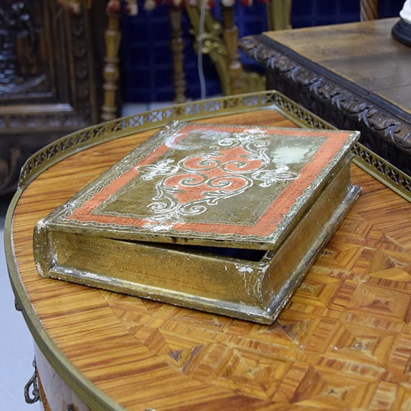 Декоративная шкатулка "Книга"
